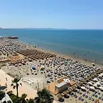 Riviera Breeze Haven A25 아파트 *